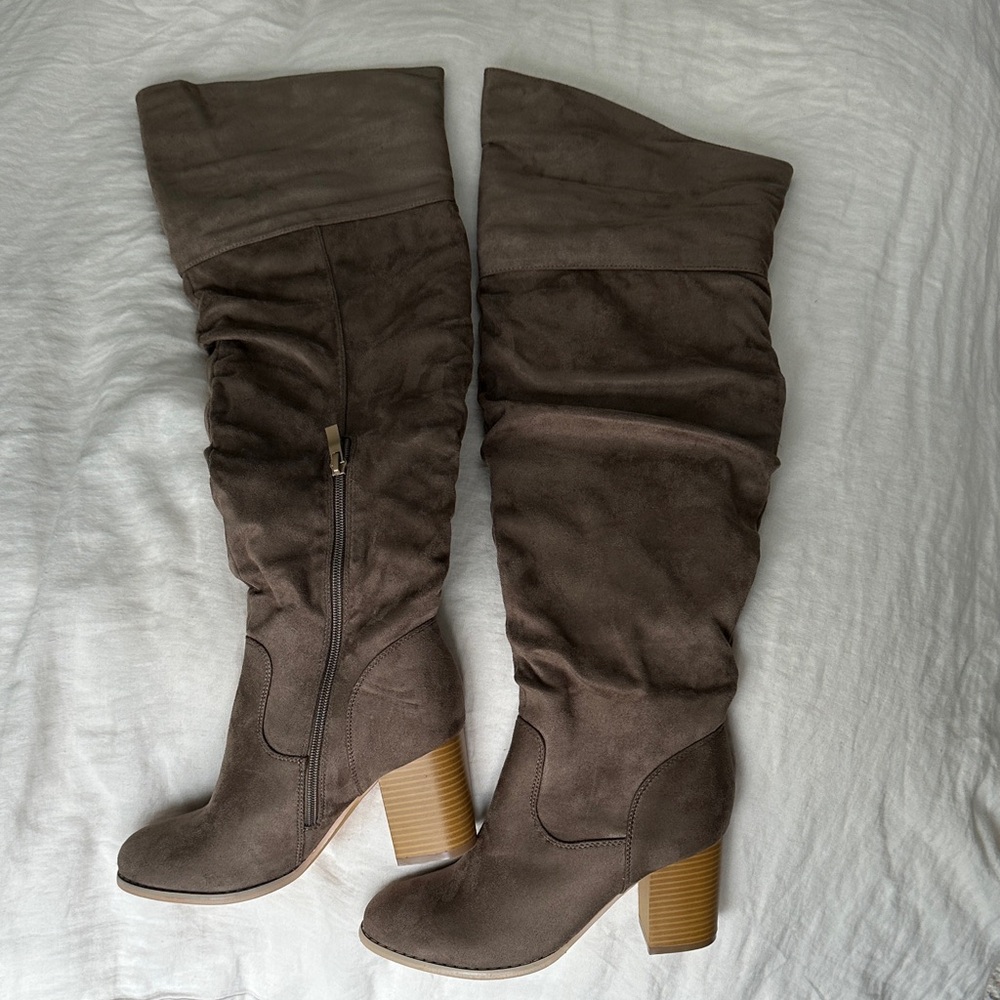 Knee-High Slouchy Block Heel Boots - Brown